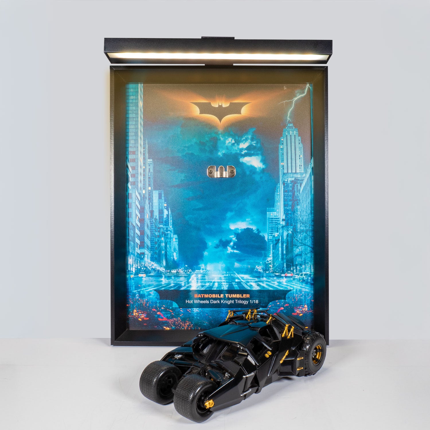 Batmobile Tumber - The Dark Night - Lumières LED - 32 x 42 cm