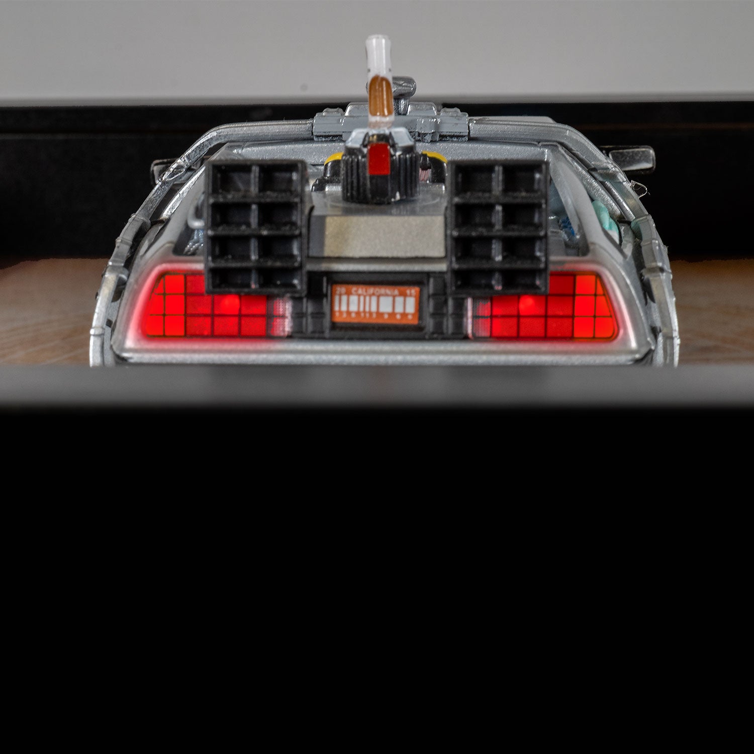Retour vers le Futur 3 - DeLorean DMC-12 - LED - 32,5 x 32,5 cm