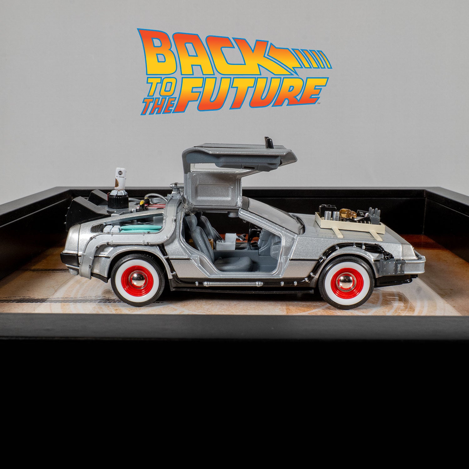 Retour vers le Futur 3 - DeLorean DMC-12 - LED - 32,5 x 32,5 cm