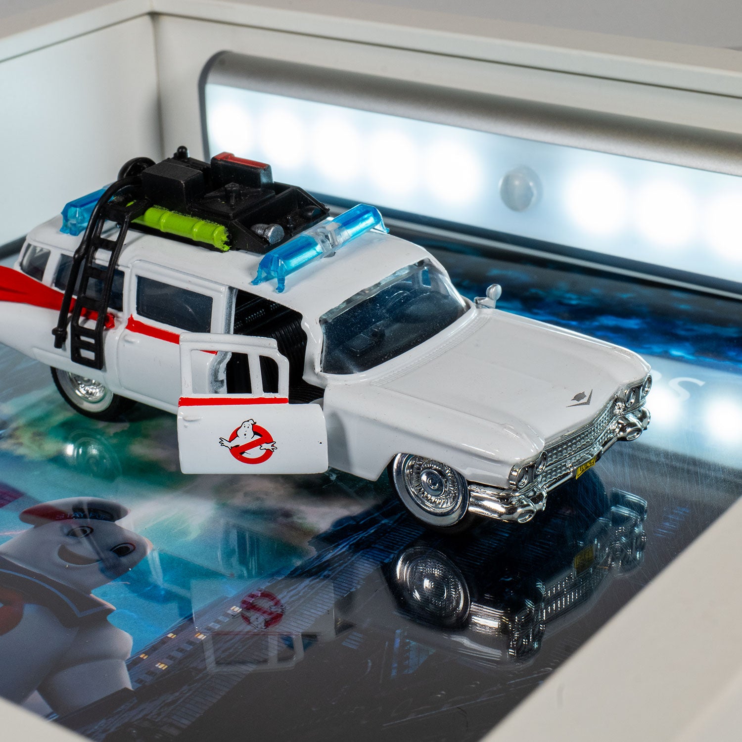 Ghostbusters 1984 - Cadillac Ecto 1 - Lumière LED - 27 x 27 cm