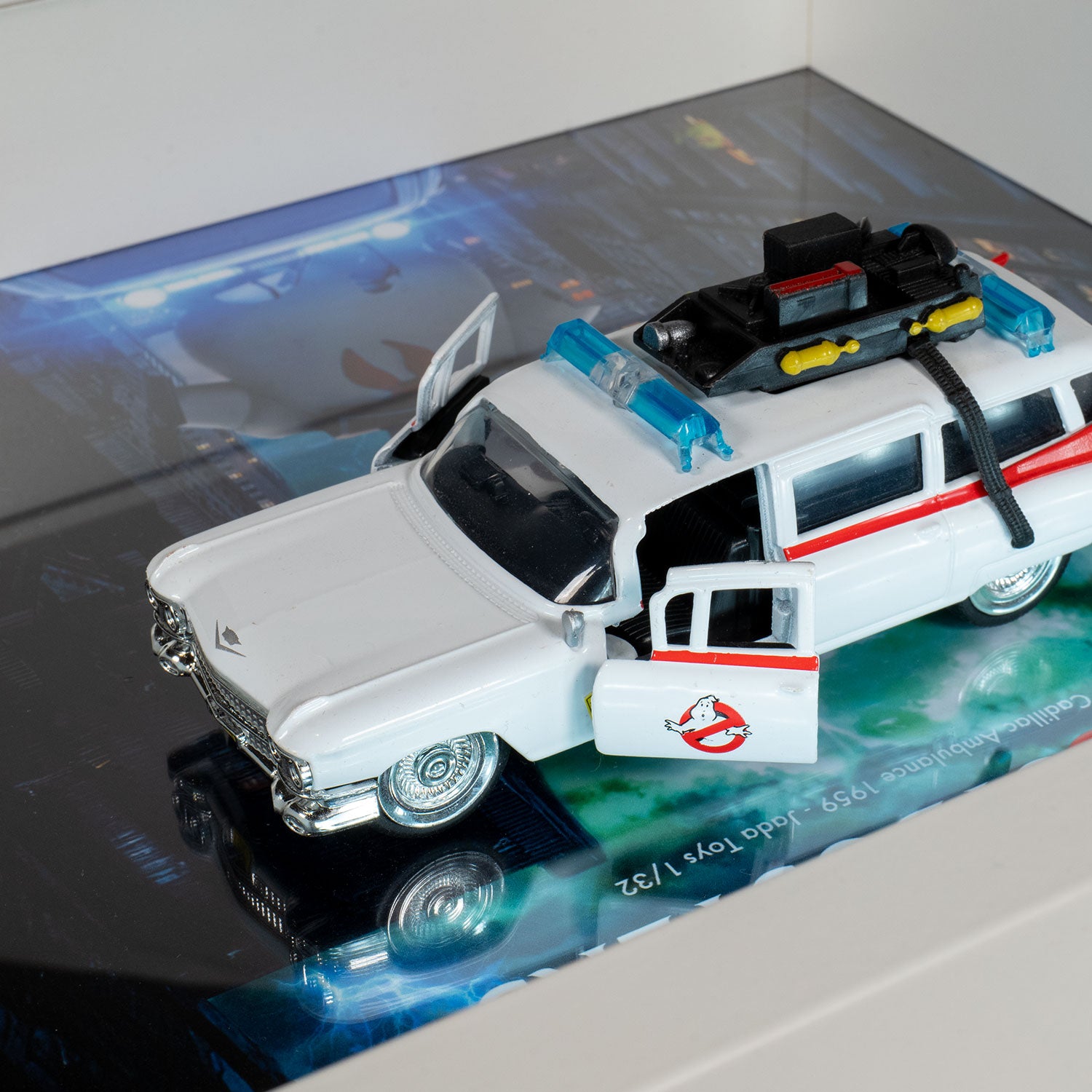 Ghostbusters 1984 - Cadillac Ecto 1 - Lumière LED - 27 x 27 cm