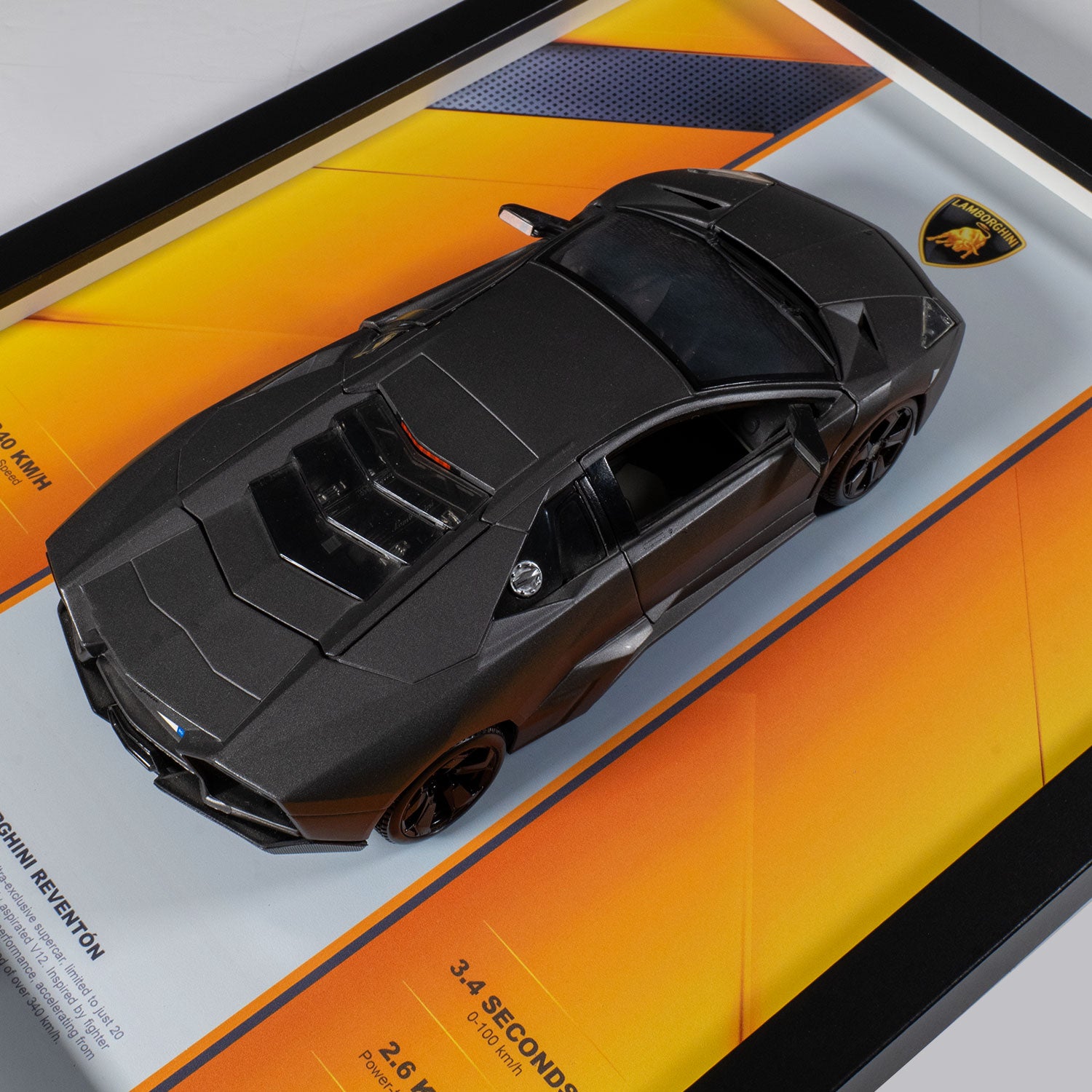 Lamborghini  - Reventón - 32 x 42 cm